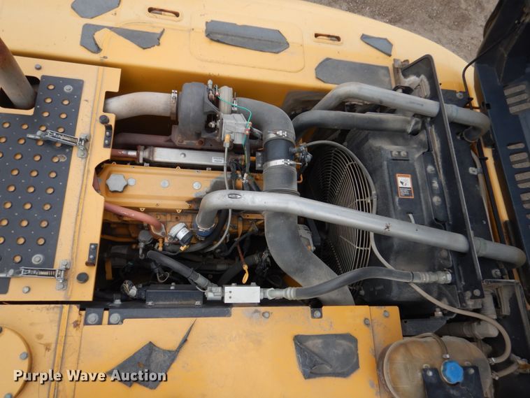 image for item EC9236 2006 John Deere 240D LC excavator