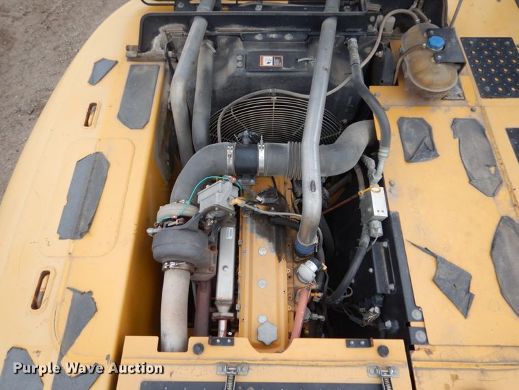 image for item EC9236 2006 John Deere 240D LC excavator