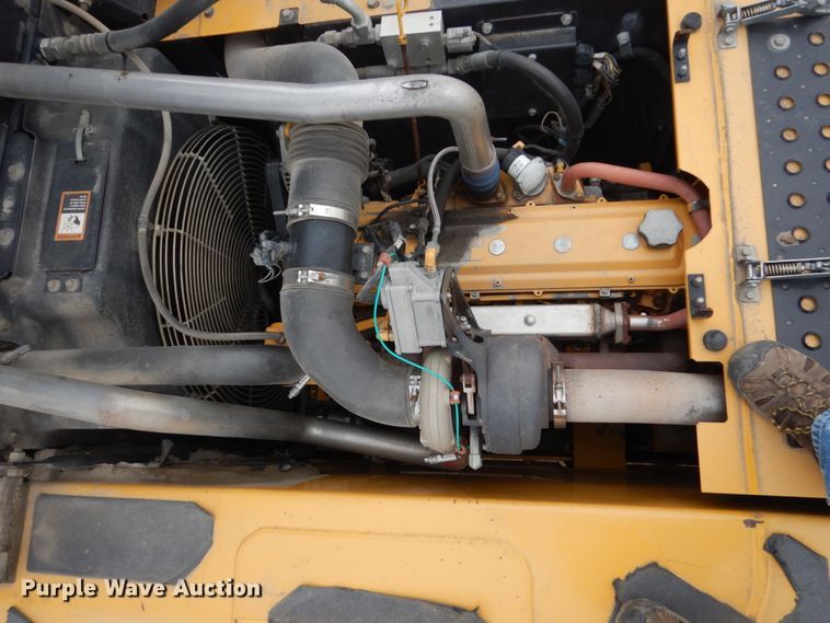 image for item EC9236 2006 John Deere 240D LC excavator