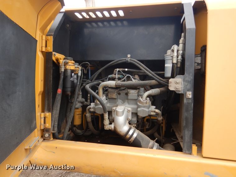 image for item EC9236 2006 John Deere 240D LC excavator