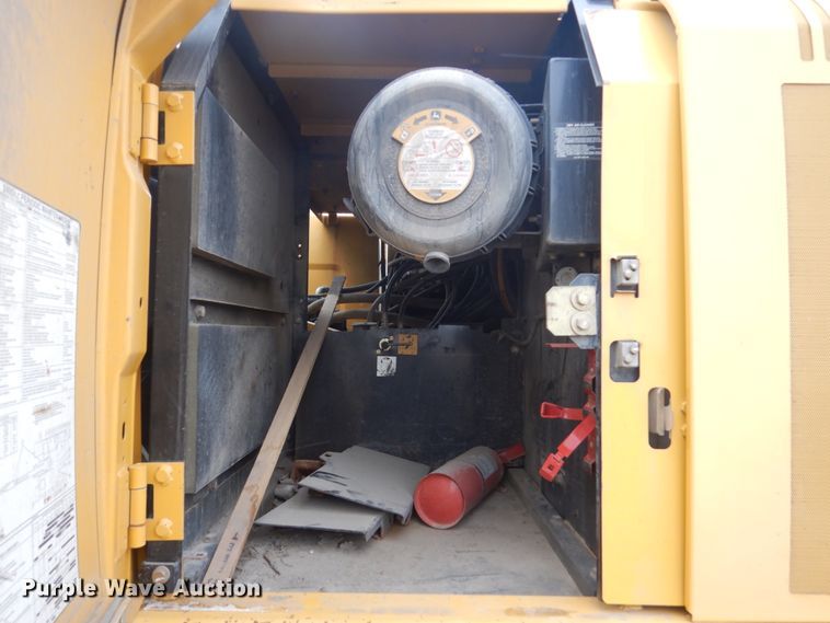 image for item EC9236 2006 John Deere 240D LC excavator