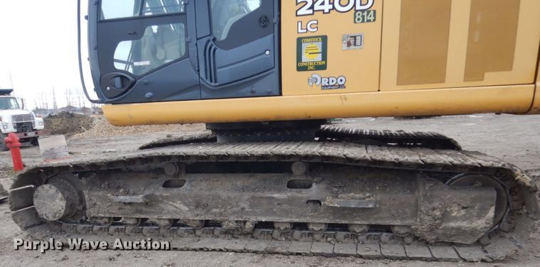 image for item EC9236 2006 John Deere 240D LC excavator