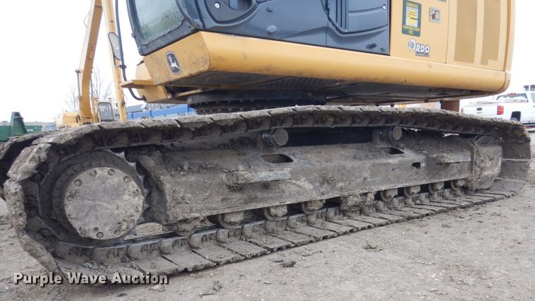 image for item EC9236 2006 John Deere 240D LC excavator