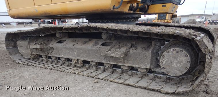 image for item EC9236 2006 John Deere 240D LC excavator