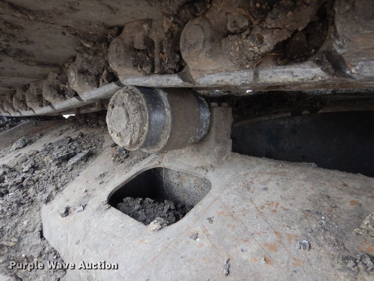 image for item EC9236 2006 John Deere 240D LC excavator