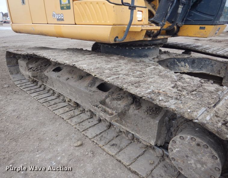 image for item EC9236 2006 John Deere 240D LC excavator