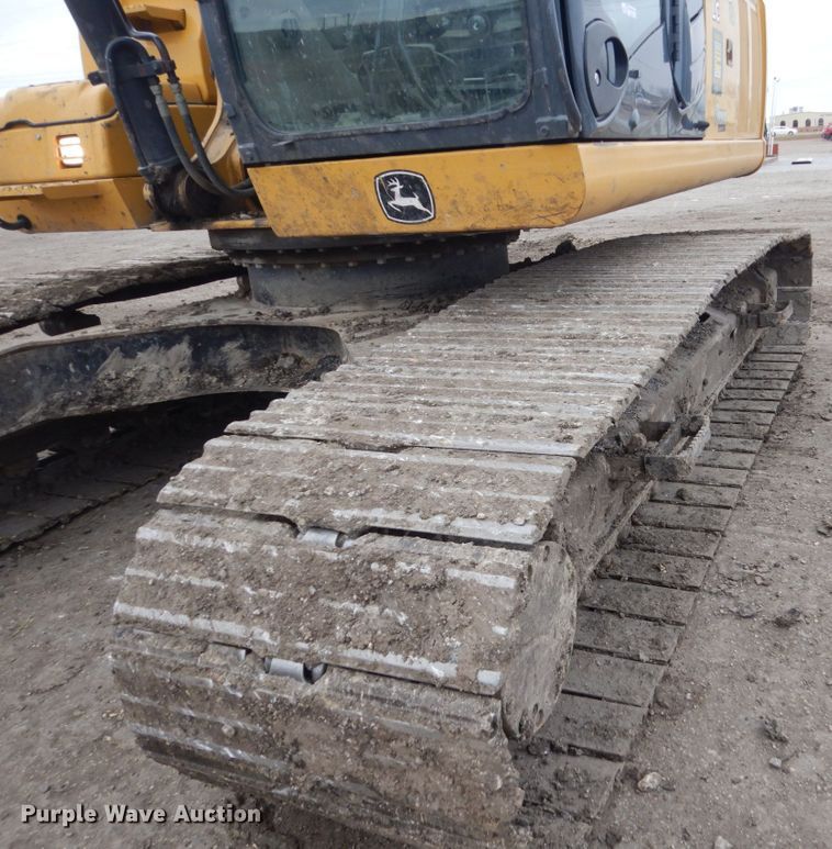 image for item EC9236 2006 John Deere 240D LC excavator