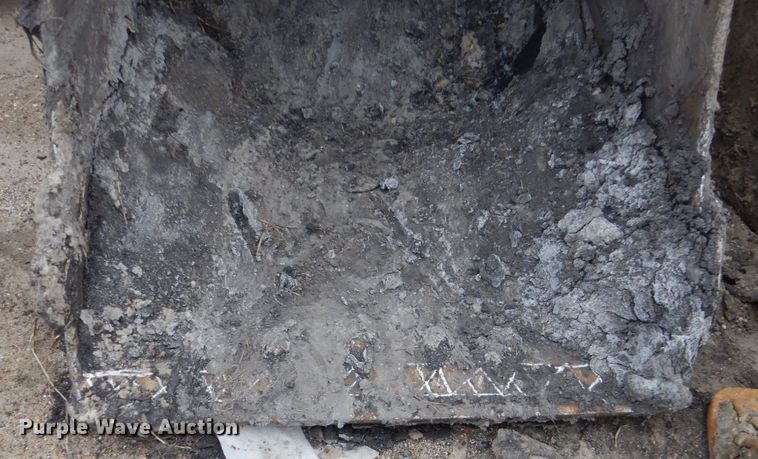 image for item EC9236 2006 John Deere 240D LC excavator