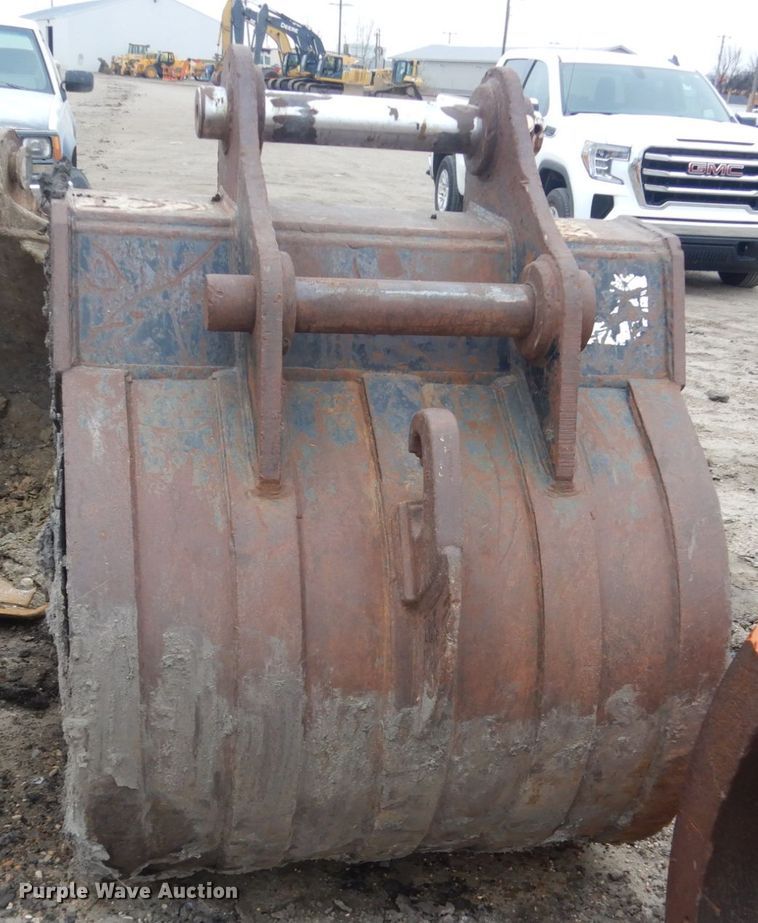 image for item EC9236 2006 John Deere 240D LC excavator