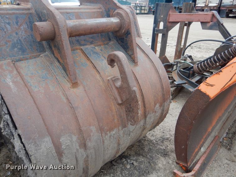 image for item EC9236 2006 John Deere 240D LC excavator