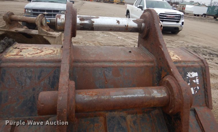 image for item EC9236 2006 John Deere 240D LC excavator