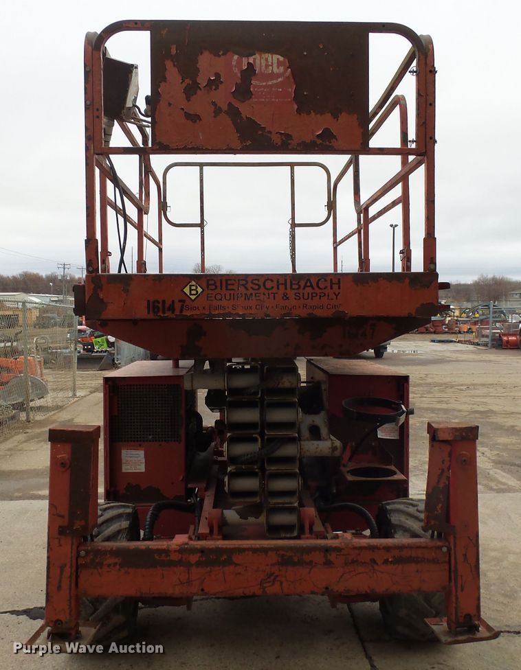 image for item EF9605 2007 Mec 3772RT scissor lift