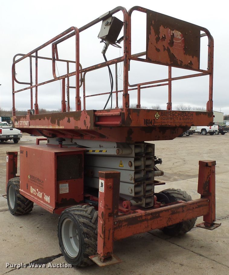 image for item EF9605 2007 Mec 3772RT scissor lift