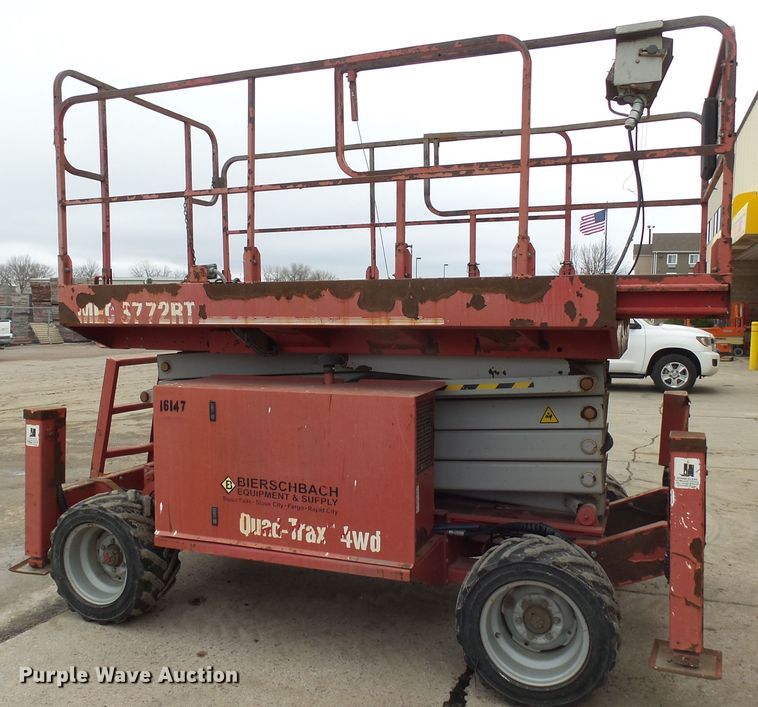 image for item EF9605 2007 Mec 3772RT scissor lift