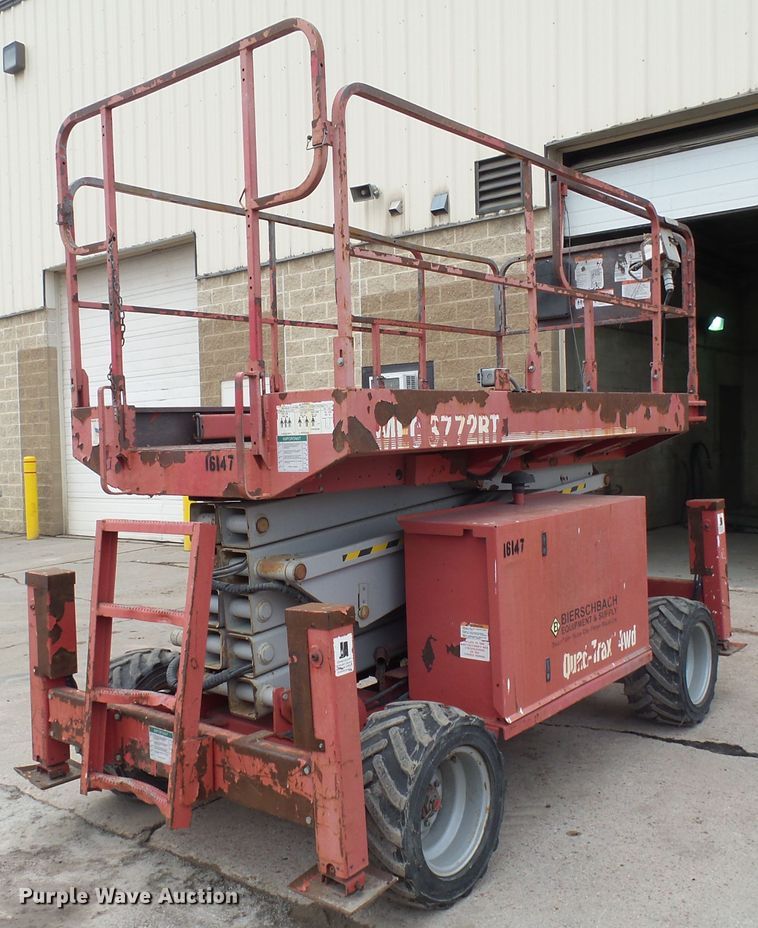 image for item EF9605 2007 Mec 3772RT scissor lift