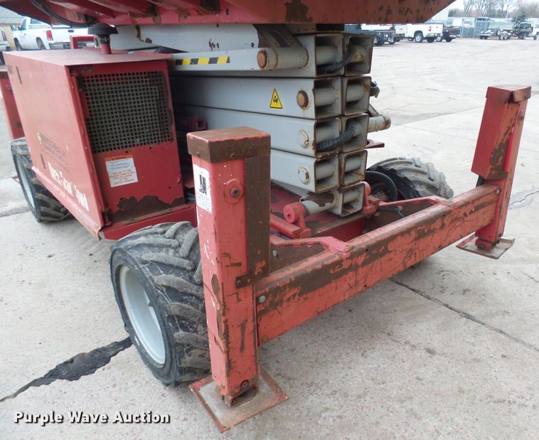 image for item EF9605 2007 Mec 3772RT scissor lift