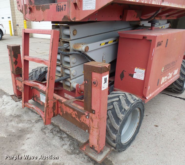 image for item EF9605 2007 Mec 3772RT scissor lift