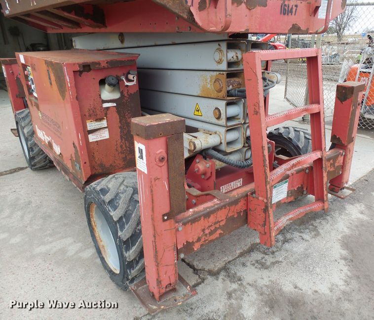 image for item EF9605 2007 Mec 3772RT scissor lift