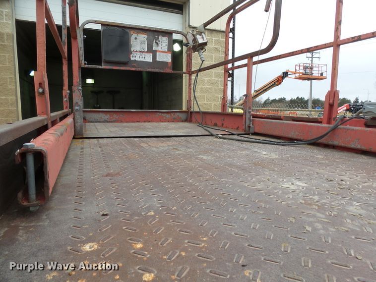 image for item EF9605 2007 Mec 3772RT scissor lift