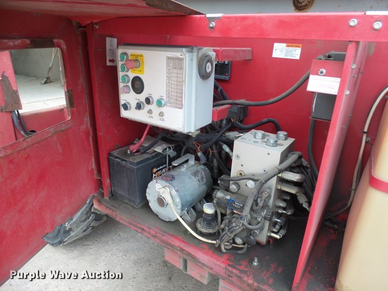 image for item EF9605 2007 Mec 3772RT scissor lift