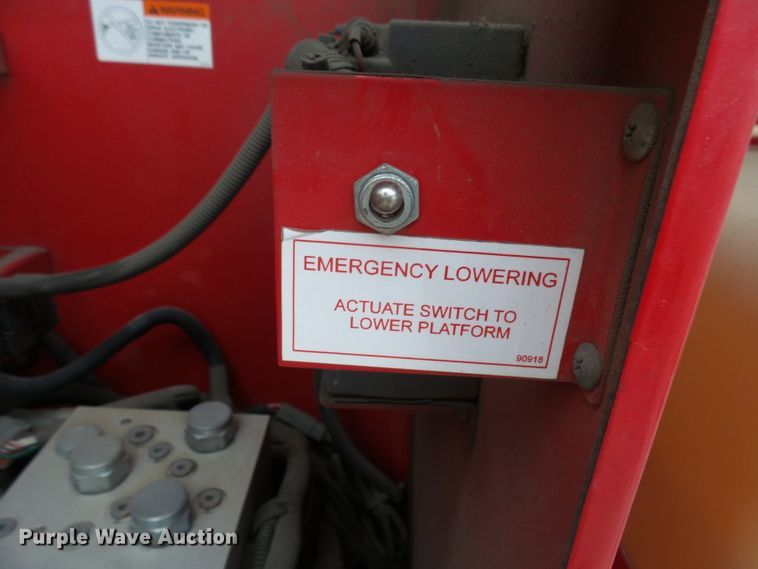 image for item EF9605 2007 Mec 3772RT scissor lift