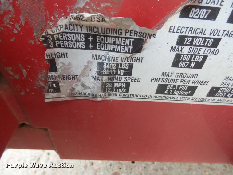 image for item EF9605 2007 Mec 3772RT scissor lift