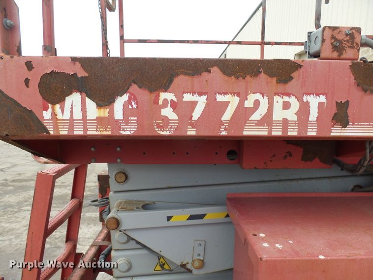 image for item EF9605 2007 Mec 3772RT scissor lift