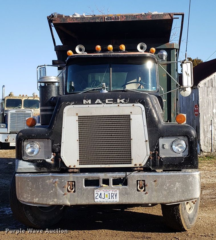 image for item ET9992 1985 Mack RS686LS dump truck