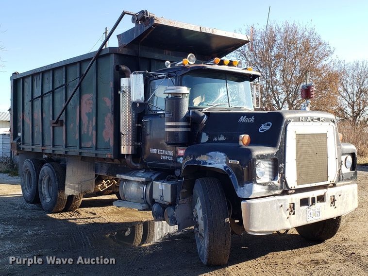 image for item ET9992 1985 Mack RS686LS dump truck