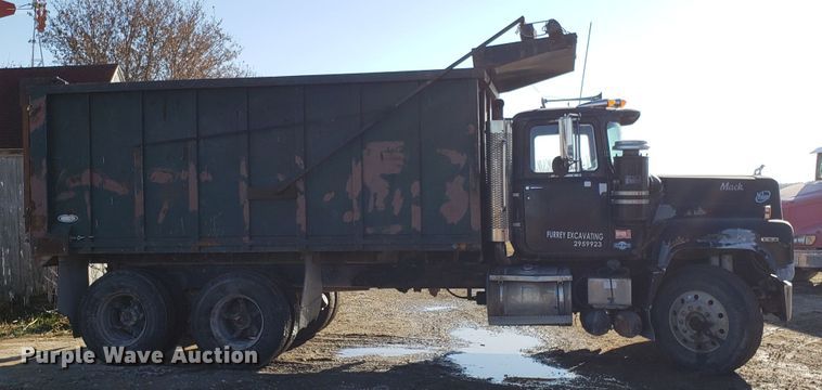 image for item ET9992 1985 Mack RS686LS dump truck