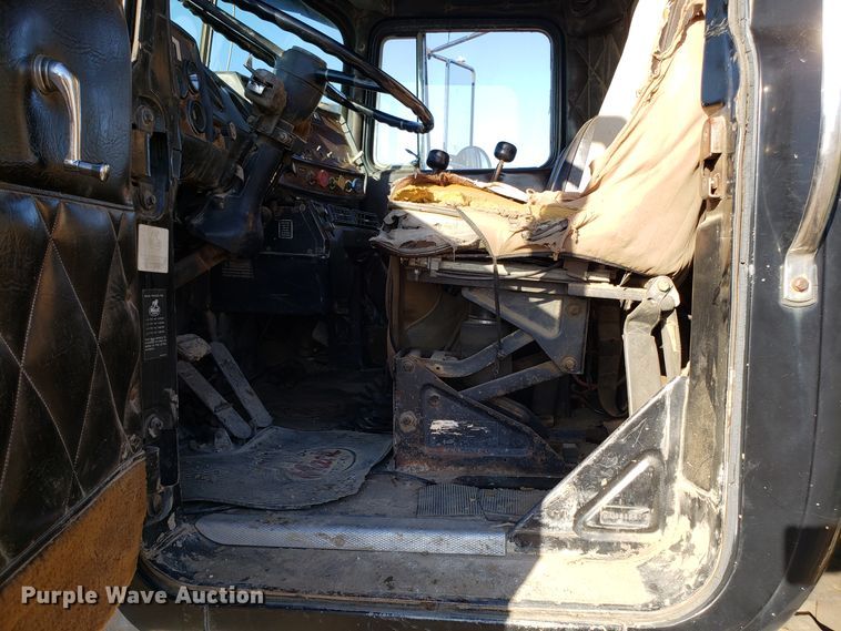 image for item ET9992 1985 Mack RS686LS dump truck