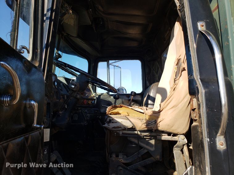 image for item ET9992 1985 Mack RS686LS dump truck