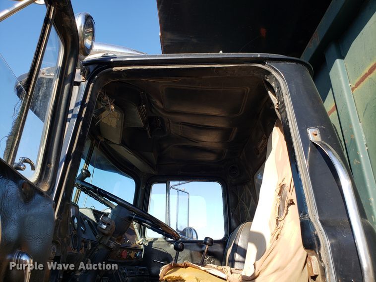 image for item ET9992 1985 Mack RS686LS dump truck