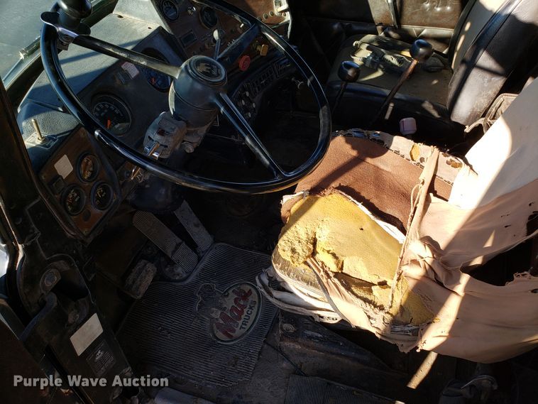 image for item ET9992 1985 Mack RS686LS dump truck