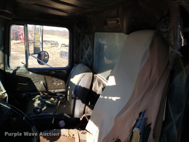 image for item ET9992 1985 Mack RS686LS dump truck