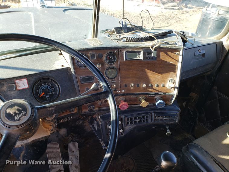 image for item ET9992 1985 Mack RS686LS dump truck