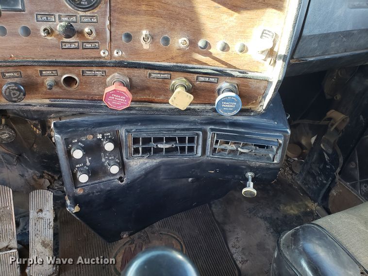 image for item ET9992 1985 Mack RS686LS dump truck