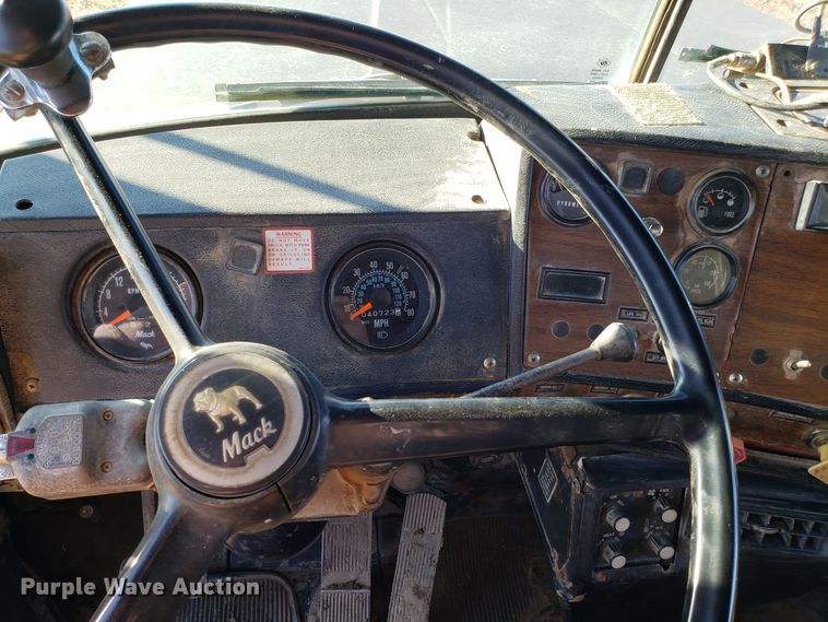 image for item ET9992 1985 Mack RS686LS dump truck