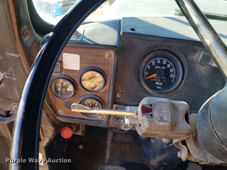 image for item ET9992 1985 Mack RS686LS dump truck