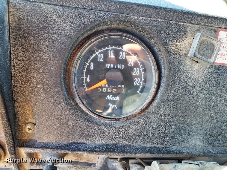 image for item ET9992 1985 Mack RS686LS dump truck