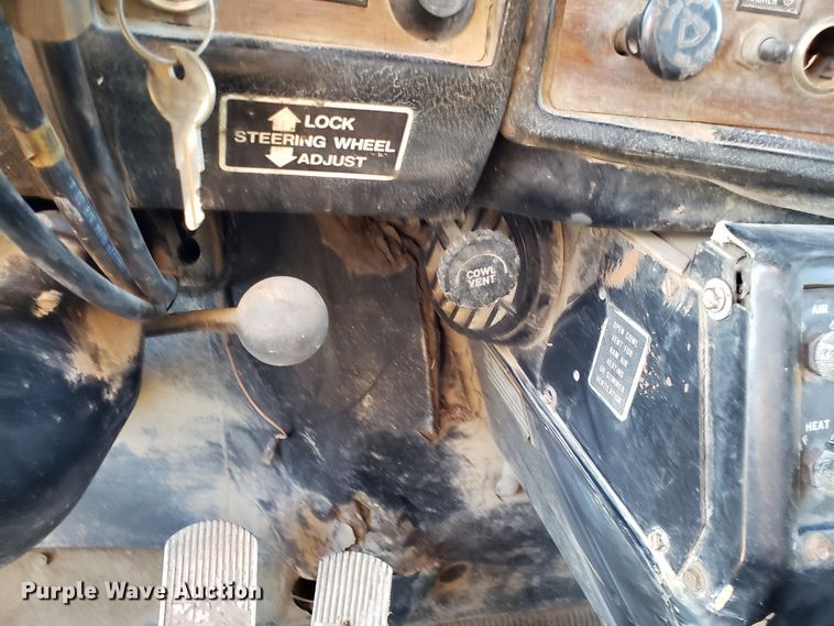 image for item ET9992 1985 Mack RS686LS dump truck