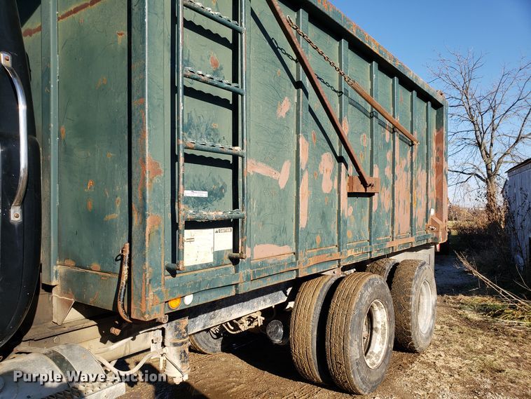 image for item ET9992 1985 Mack RS686LS dump truck