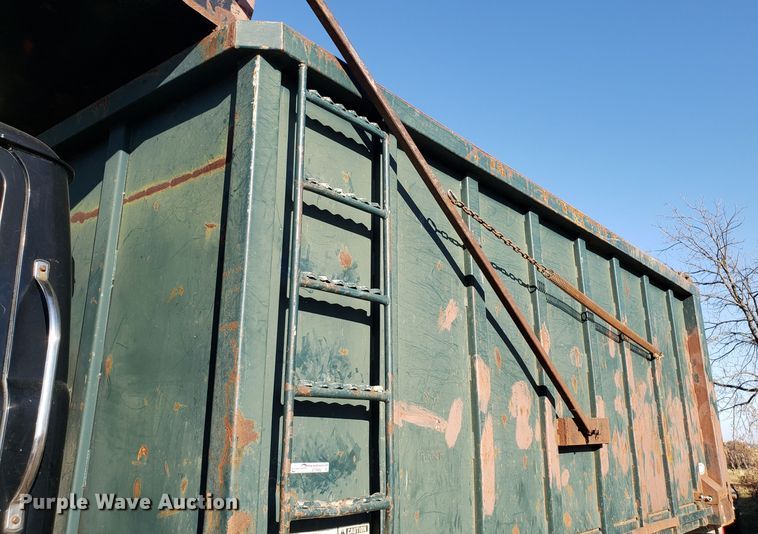 image for item ET9992 1985 Mack RS686LS dump truck