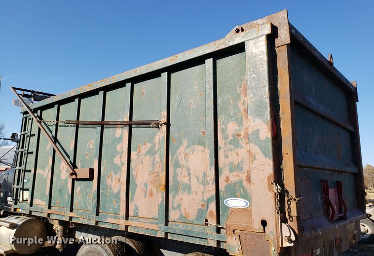 image for item ET9992 1985 Mack RS686LS dump truck