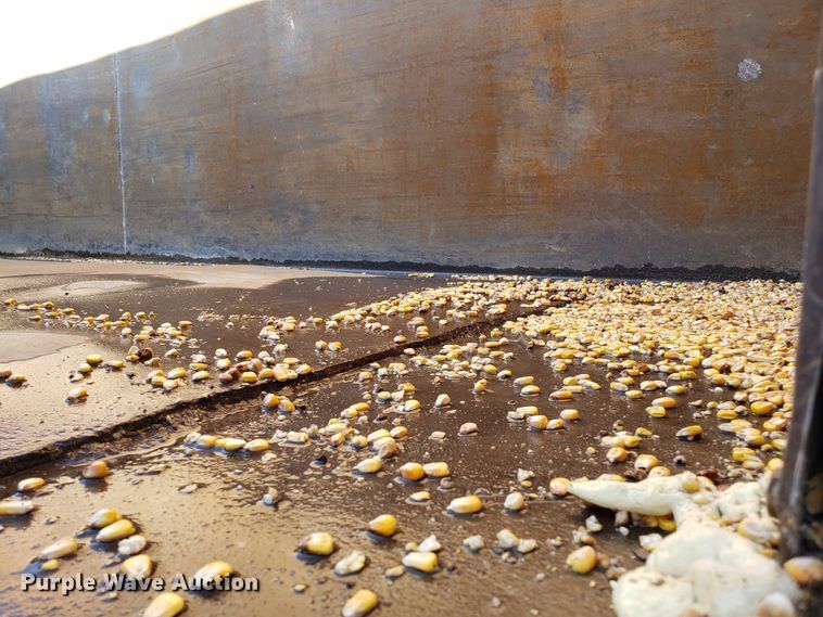 image for item ET9992 1985 Mack RS686LS dump truck