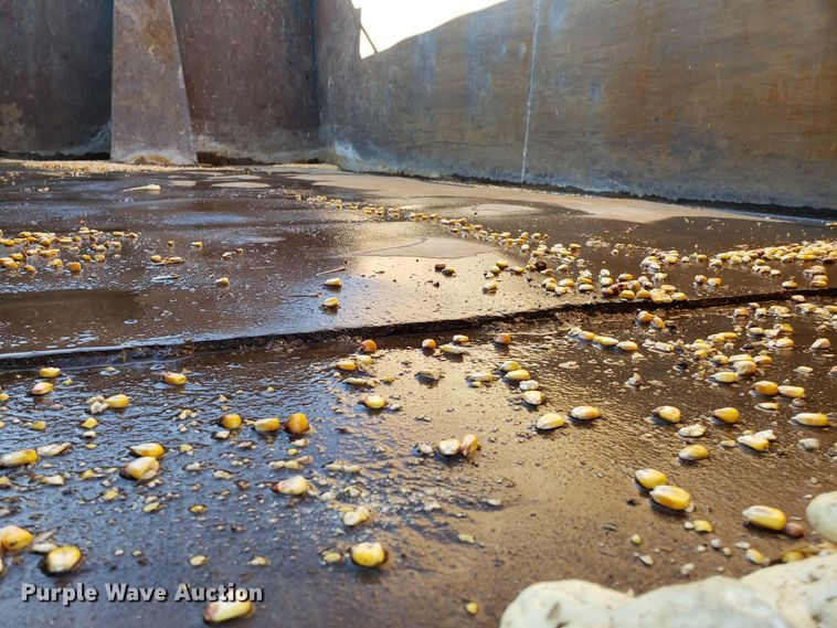 image for item ET9992 1985 Mack RS686LS dump truck