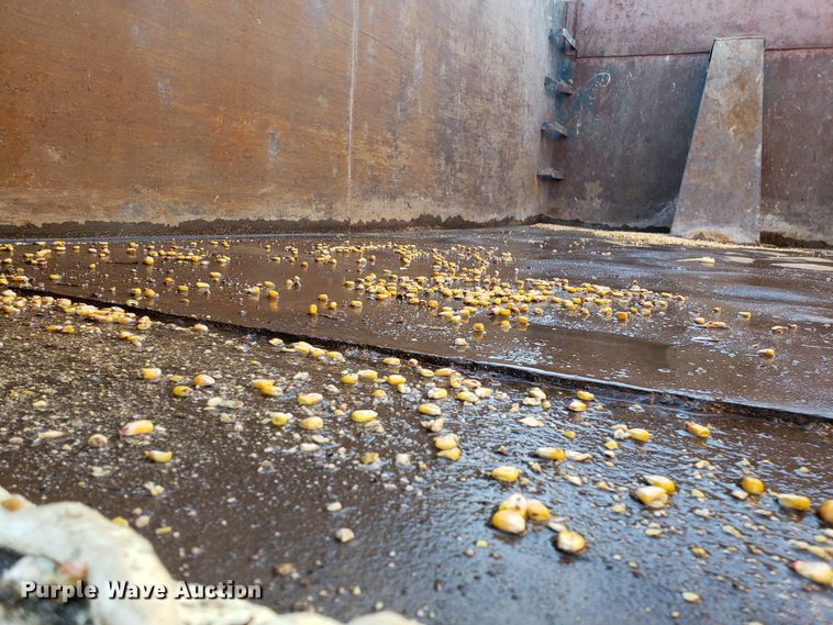 image for item ET9992 1985 Mack RS686LS dump truck