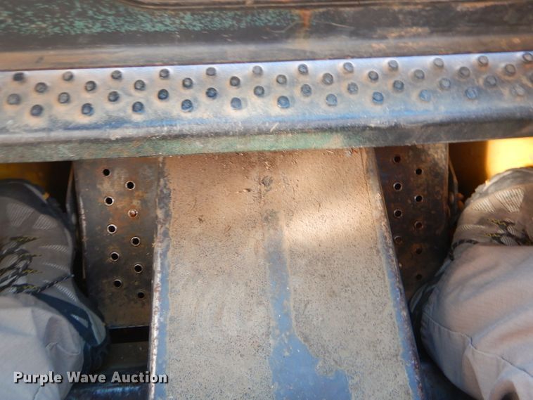 image for item EY9357 2006 New Holland C185 skid steer