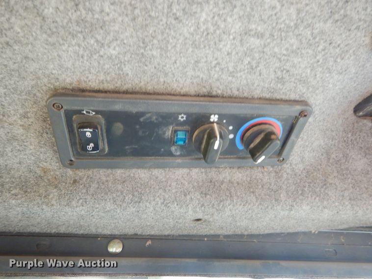 image for item EY9357 2006 New Holland C185 skid steer