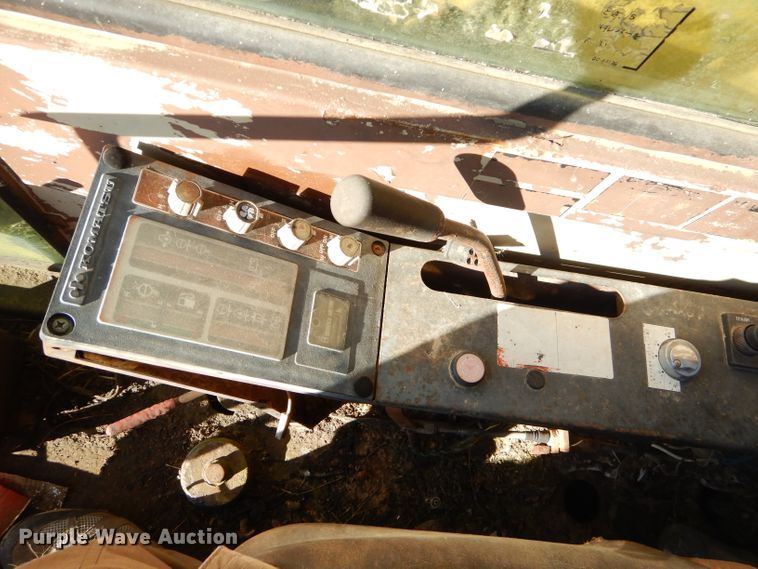 image for item EY9378 1984 Komatsu PC220LC excavator